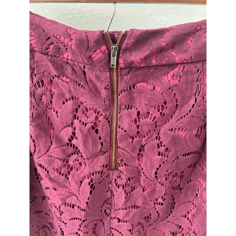 Cabi Raspberry Lace Pencil Skirt Size 8 - Picture 3 of 5
